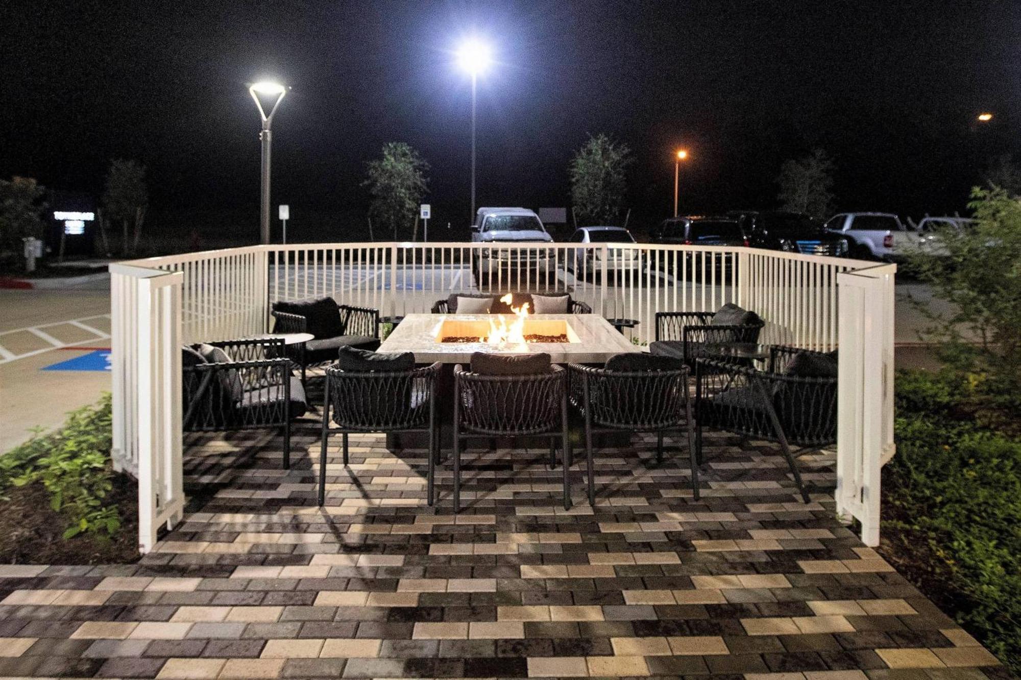Towneplace Suites By Marriott Conroe Exterior photo