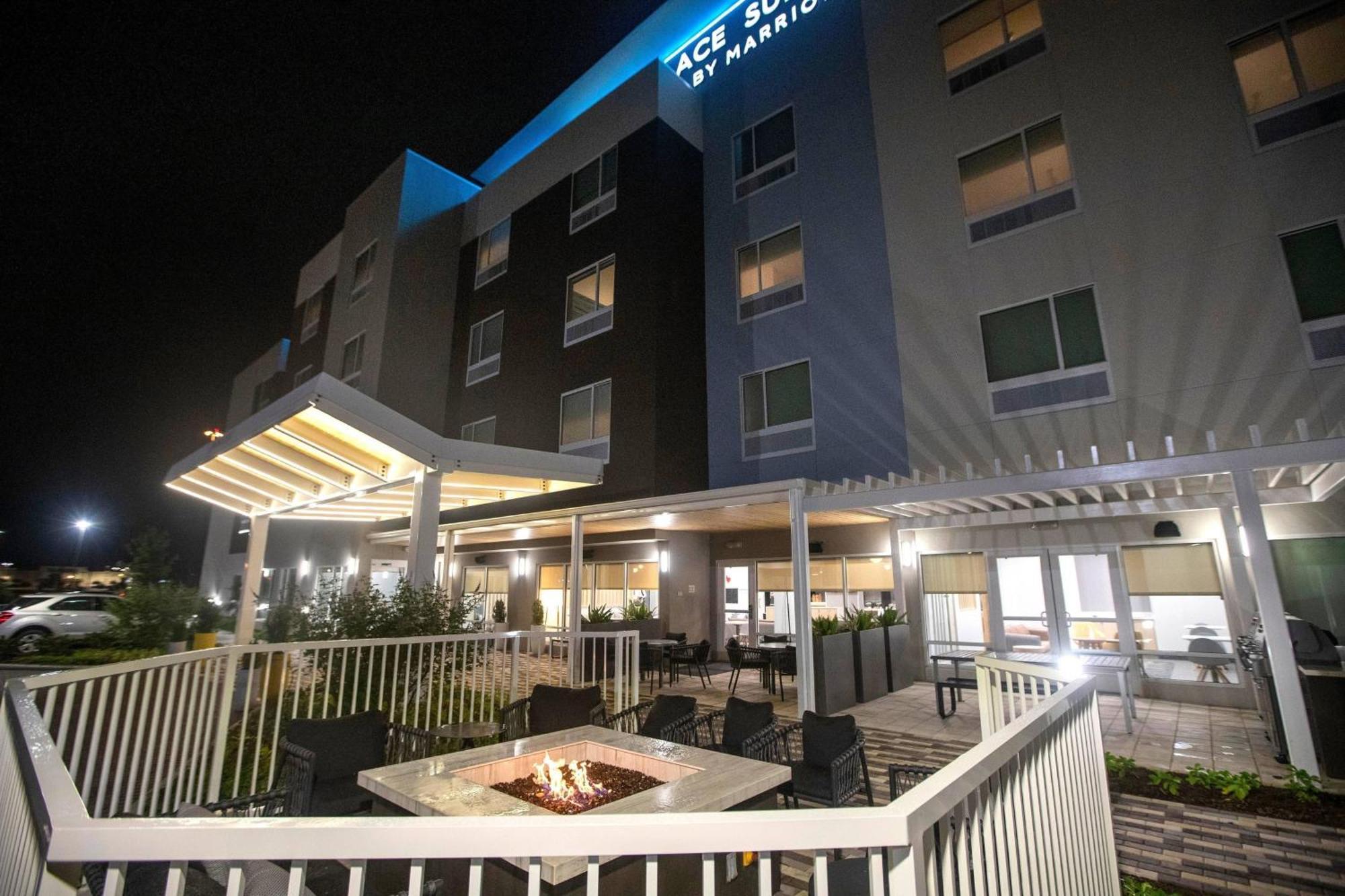 Towneplace Suites By Marriott Conroe Exterior photo