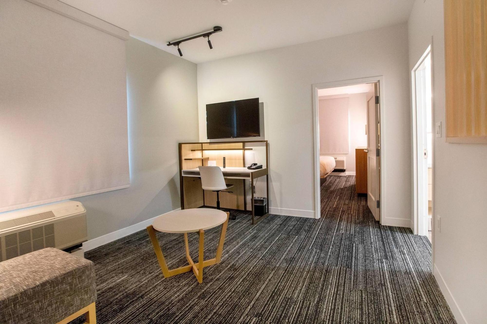 Towneplace Suites By Marriott Conroe Exterior photo